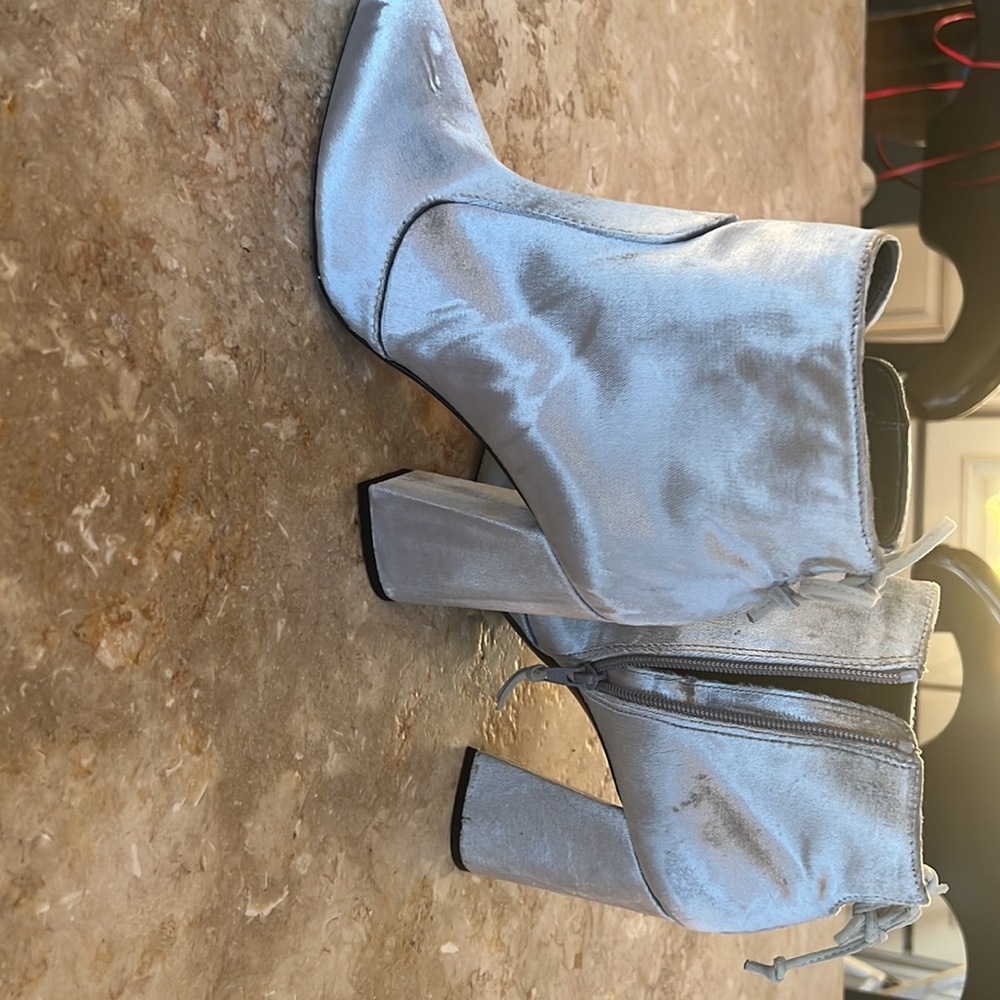 SW ankle Booties. Brushed velvet ( silvery/blue)